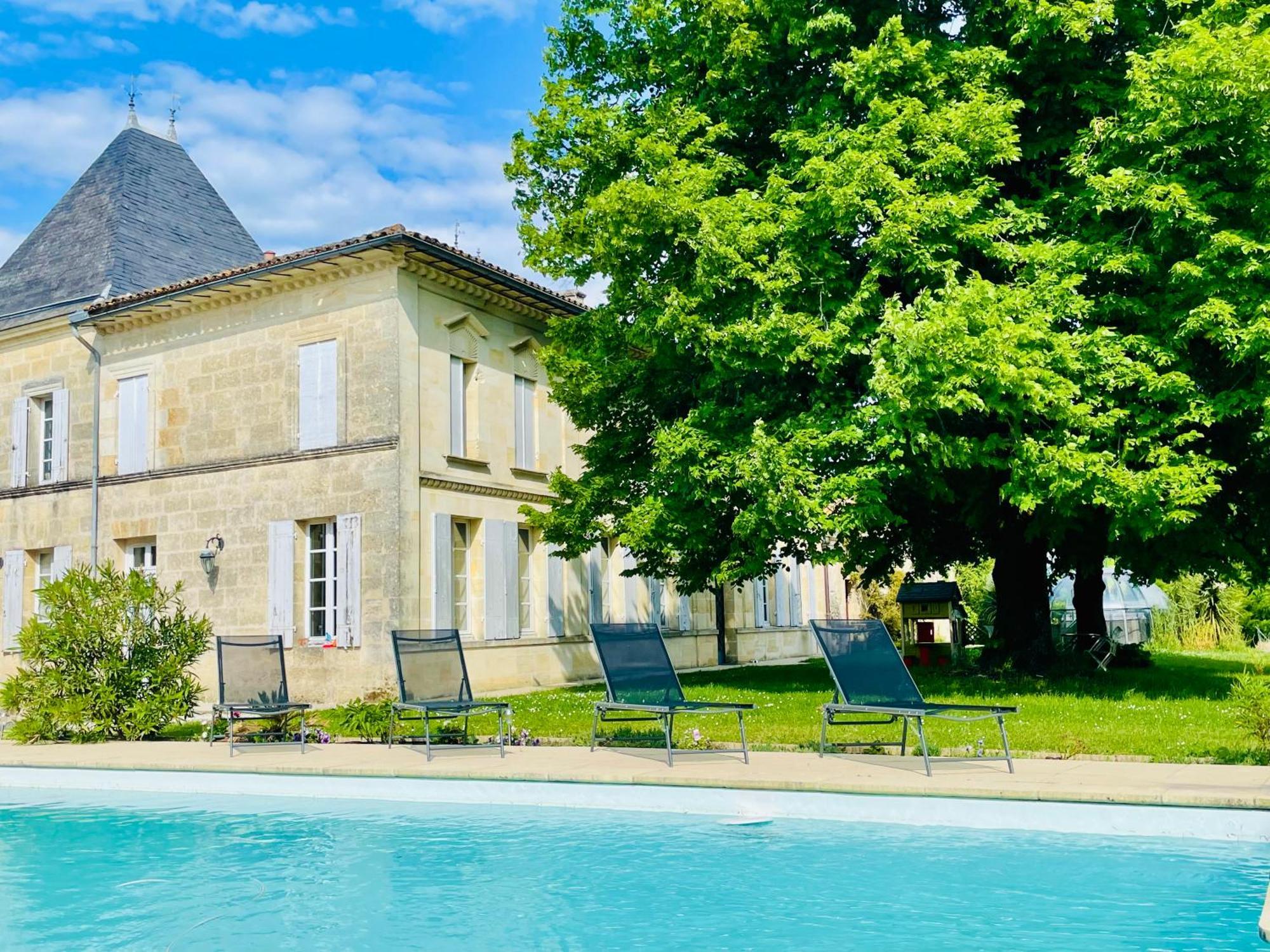 & Chateau Lagrange Les Tours *